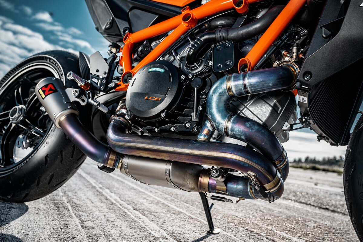 KTM 1390 SUPER DUKE: la "Bestia" cresce ancora